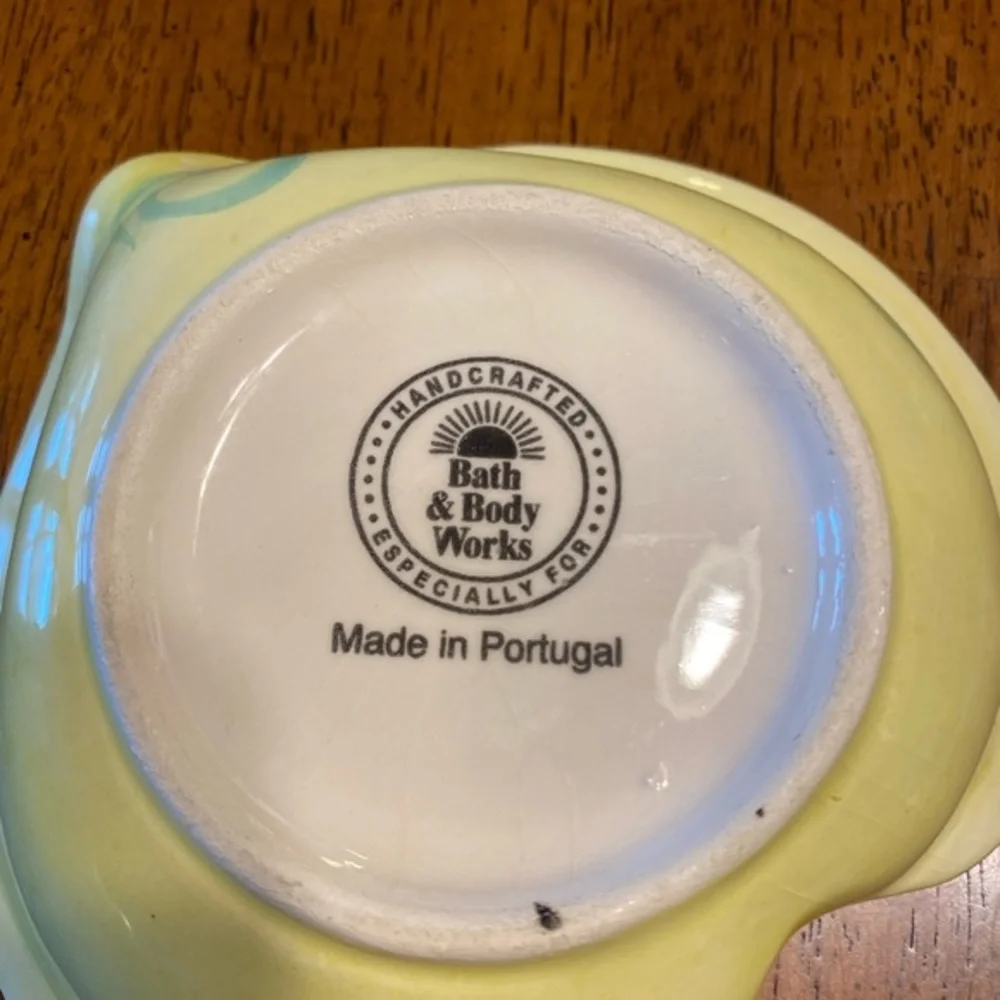 Bath and Bodyworks heart shaped dish. ‎ Vintage